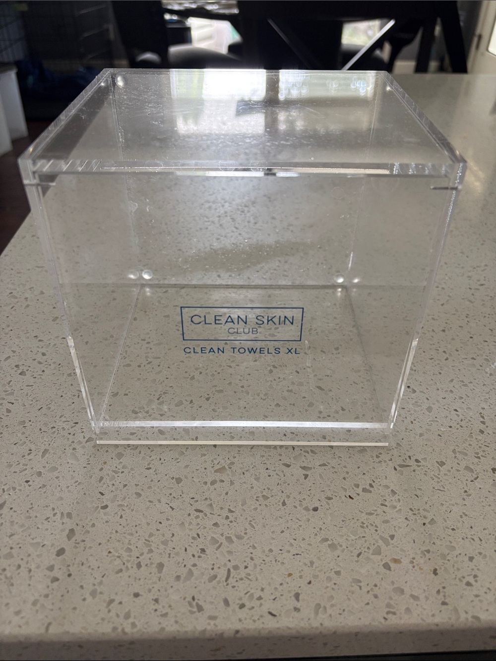 Clean Skin Club Clean Towels XL - Clear Organizer Dispenser